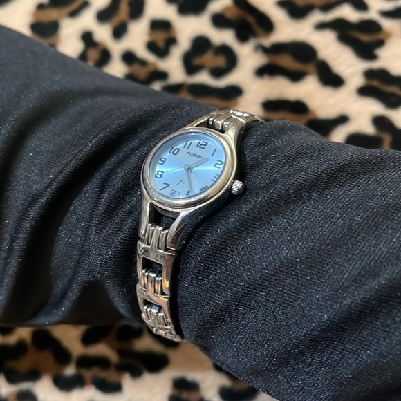 FOSSIL F2 Women’s Watch Analog Quartz Battery Stainless Steel Blue Link Band ⌚️ - Picture 11 of 17